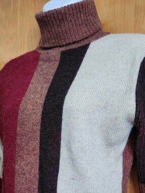 MEGAN Wool Sweater Size XS